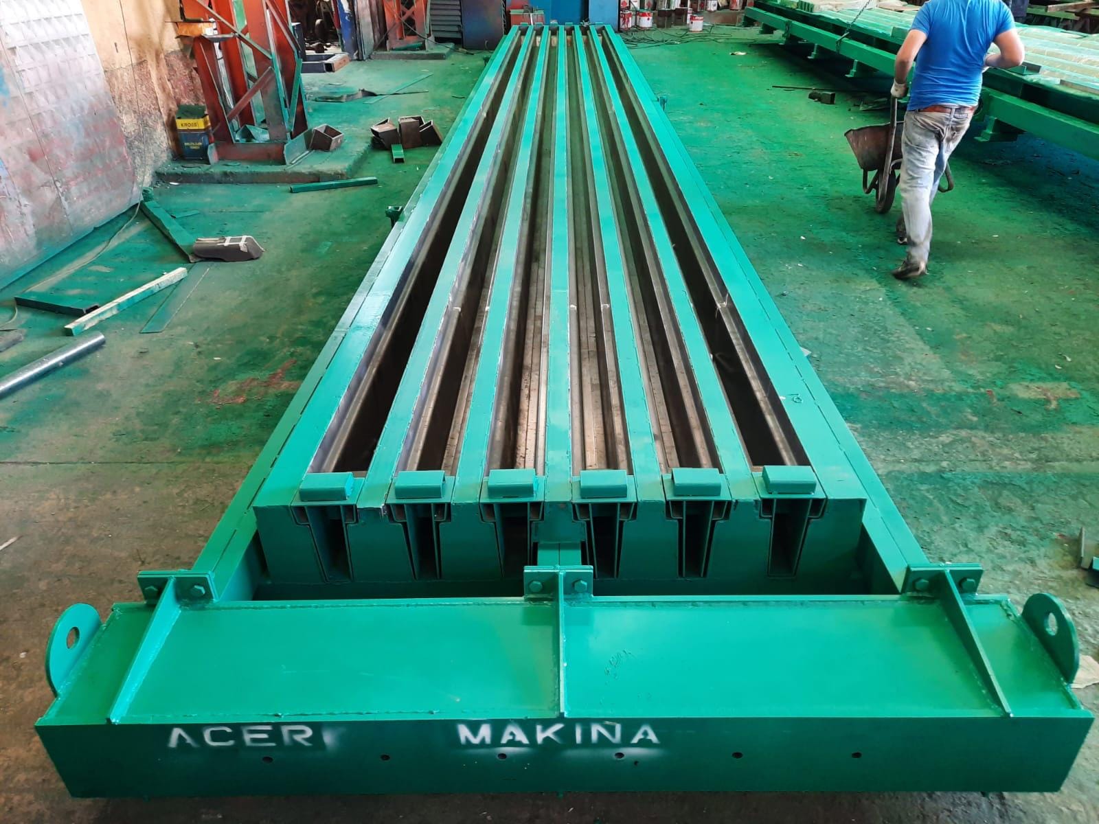 Acer Makina imalatı çok gözlü yeşil prefabrik kiriş kalıbı